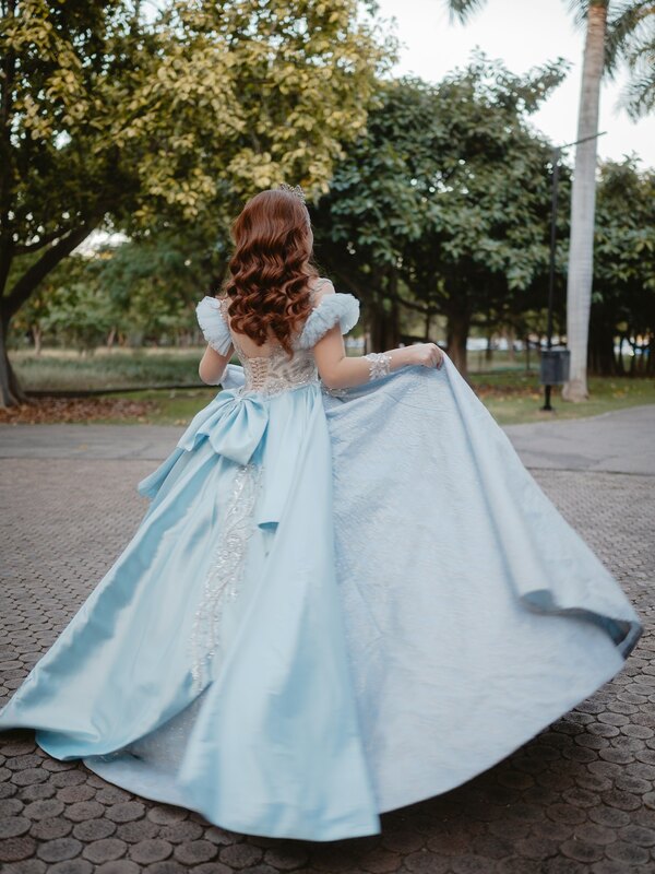 Vestido corto de graduacion en verde profundo