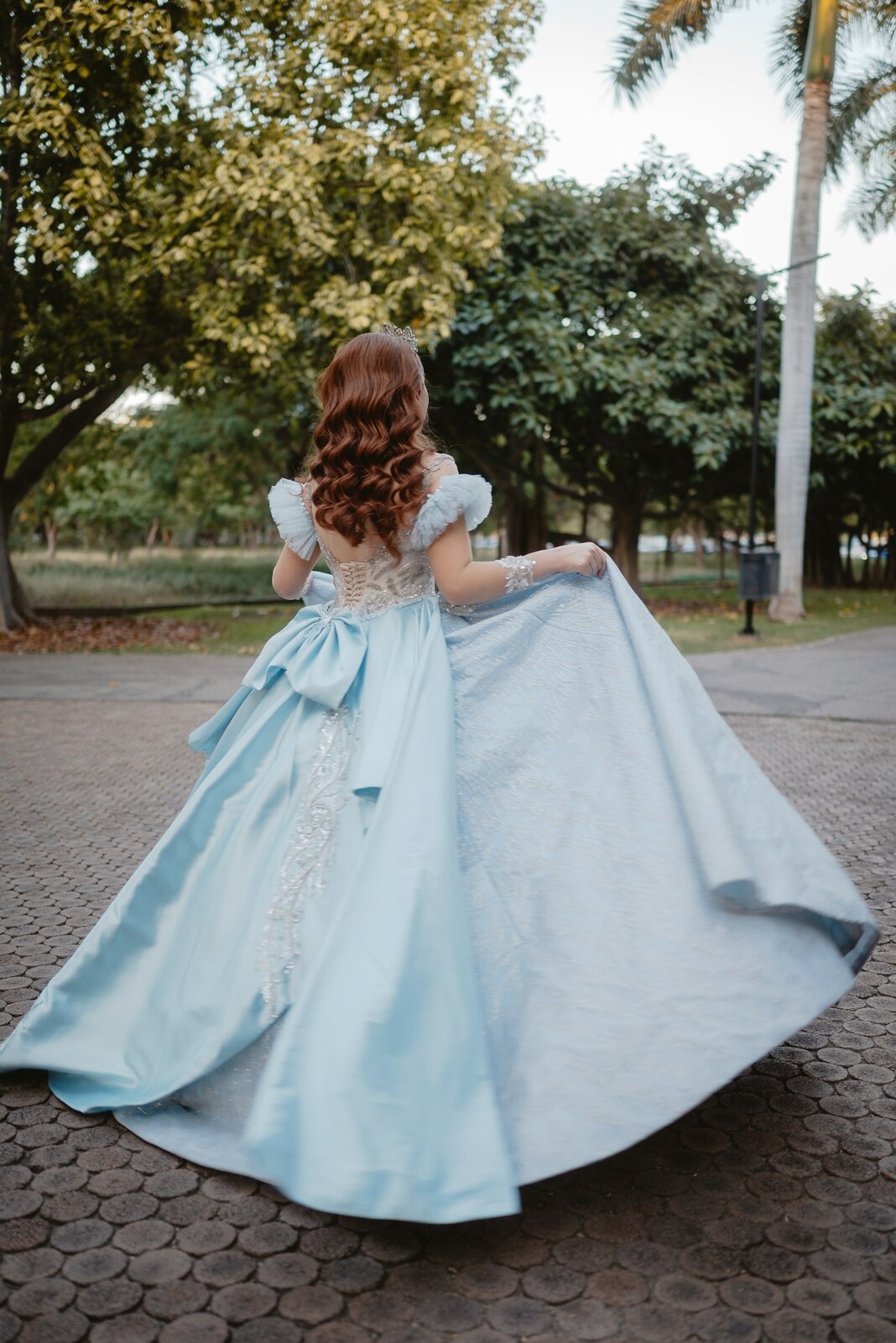 Vestido corto de graduacion en verde profundo