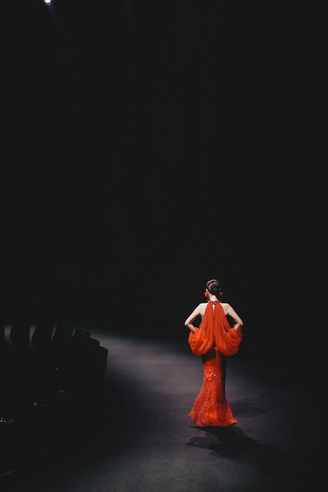 Editorial de estudio en tono tierra