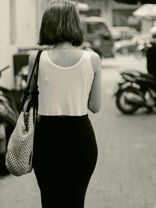Novia minimalista en tono tierra